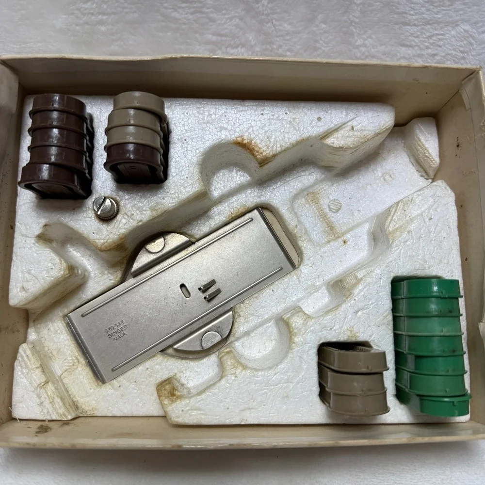 Singer‎ Automatic Buttonholing Attachment 161829 Touch & Sew Zig-Zag Vintage Set